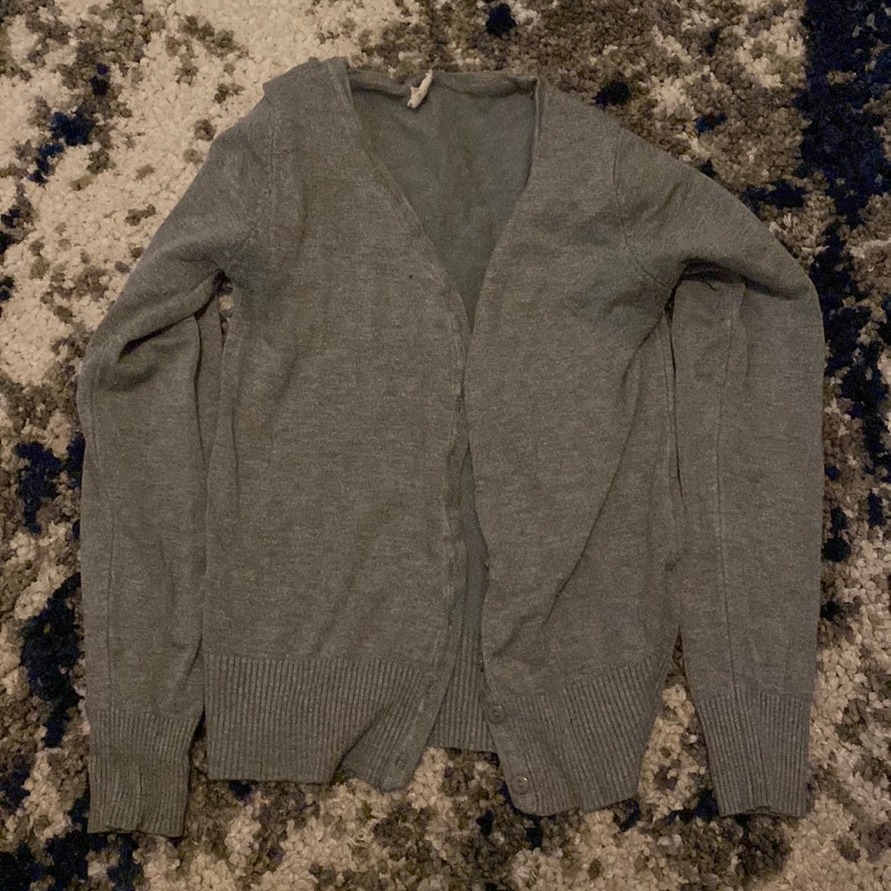 Woman’s cropped cardigan with buttons